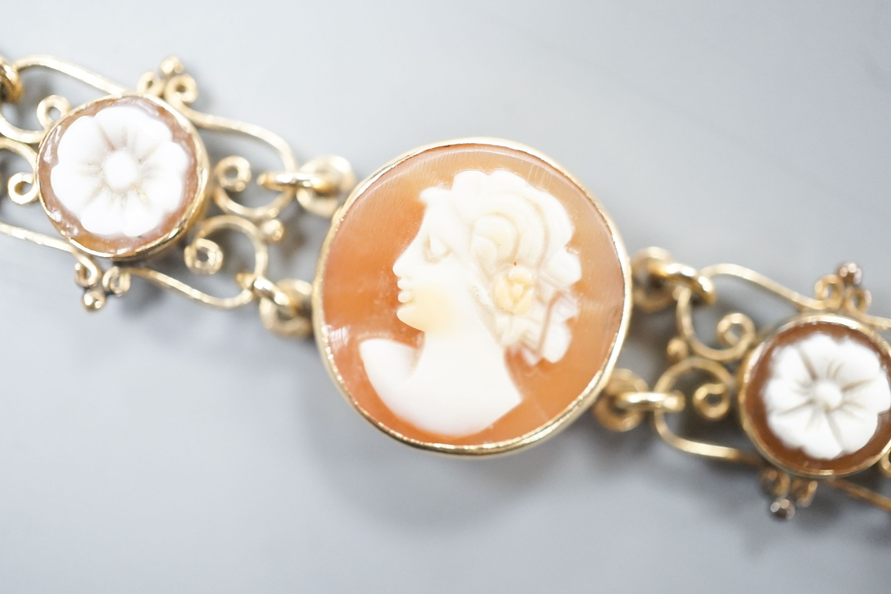 A 14k yellow metal gold Neapolitan shell and coral cameo set bracelet, 16.3cm, gross weight 13.4 grams.